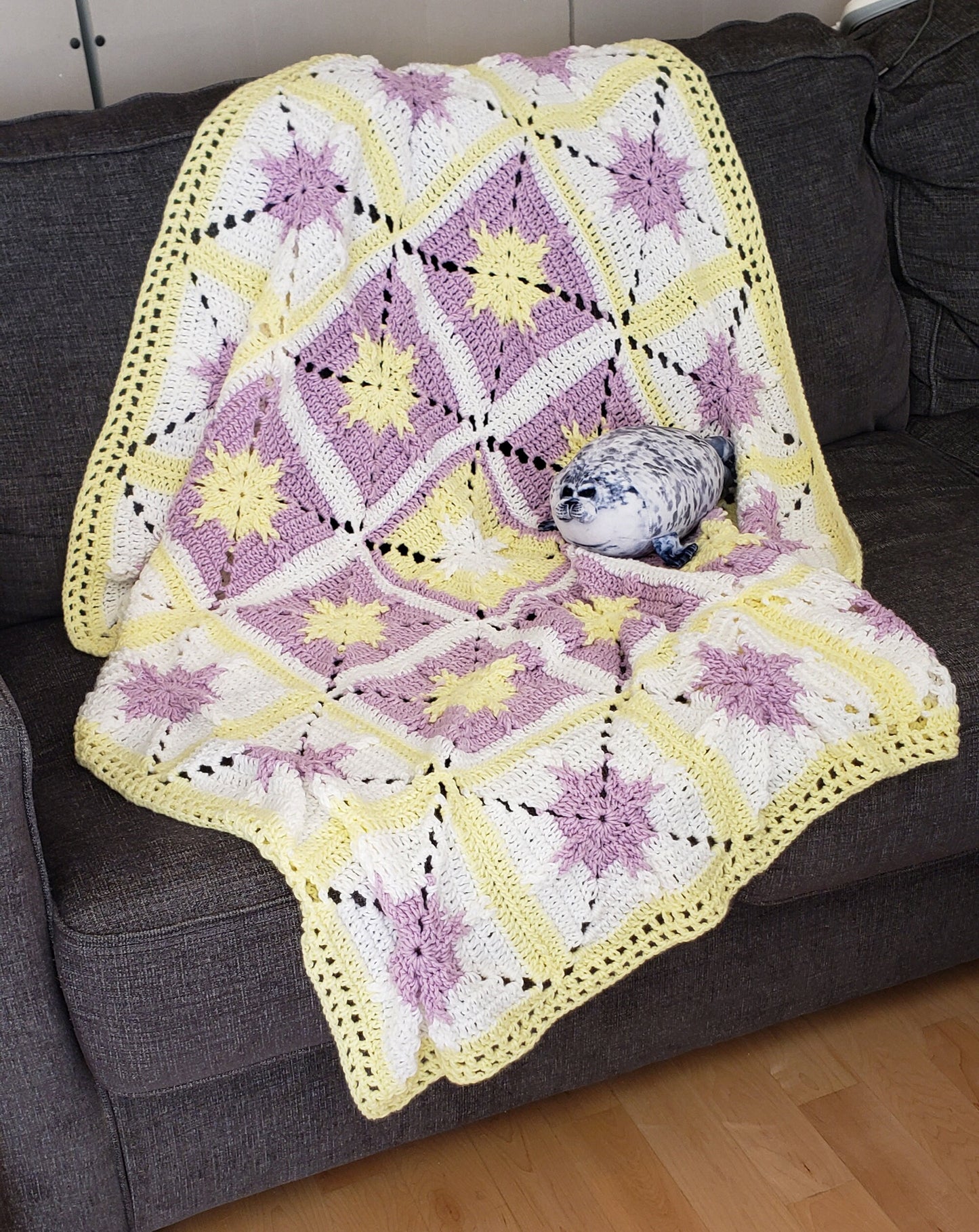 Crochet Blanket. Handmade throw. Pastel blanket. Baby Girl Shower Gift. Crib blanket. Unique design throw. Lilac Yellow White. Textured.