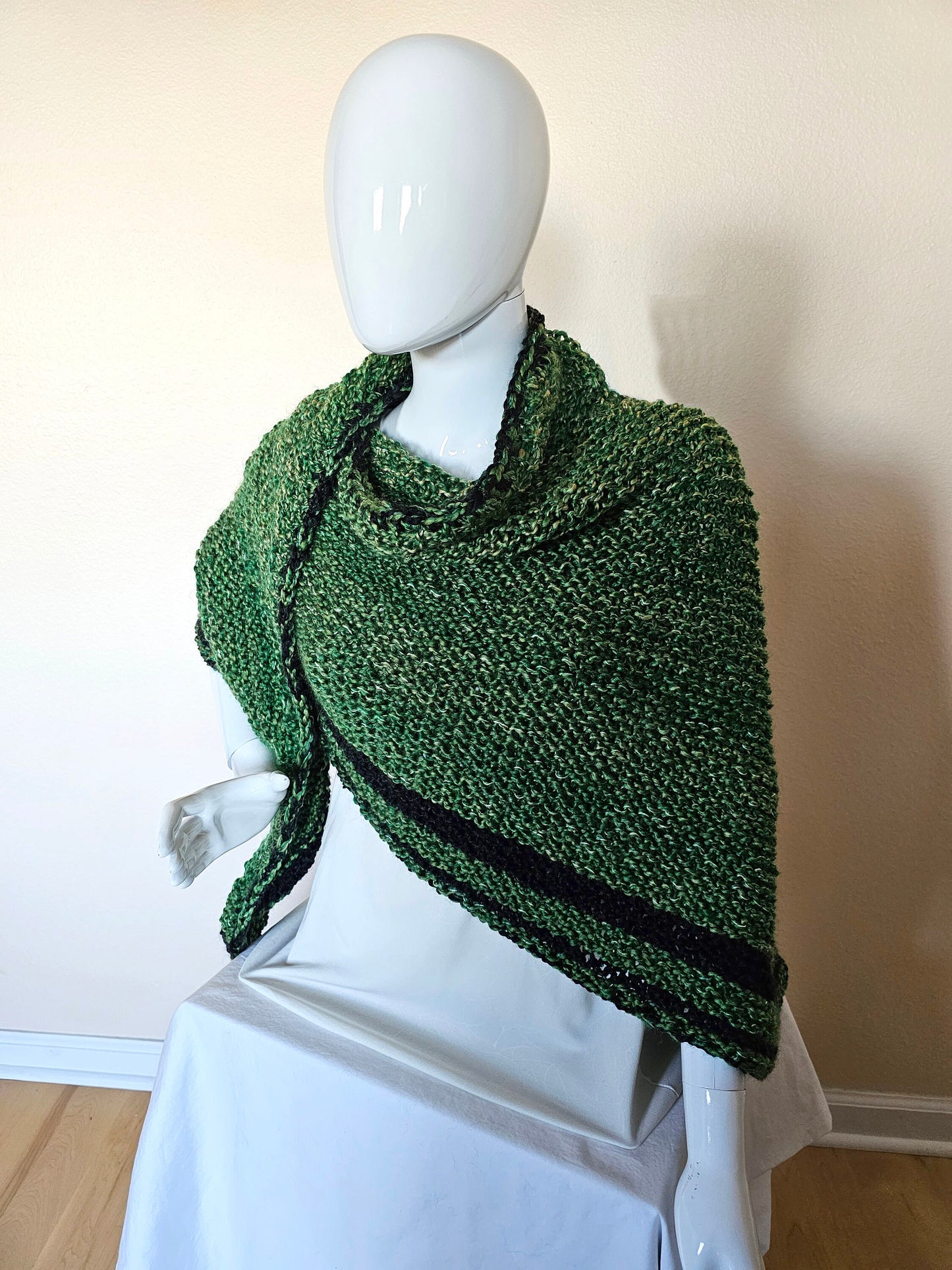 Outlander Wrap. Victorian shawl. Chunky Wrap. Handmade accessory. Textured shawl. Bouclé Wrap. Green Shawl. Oversize Wrap. Gift for her.