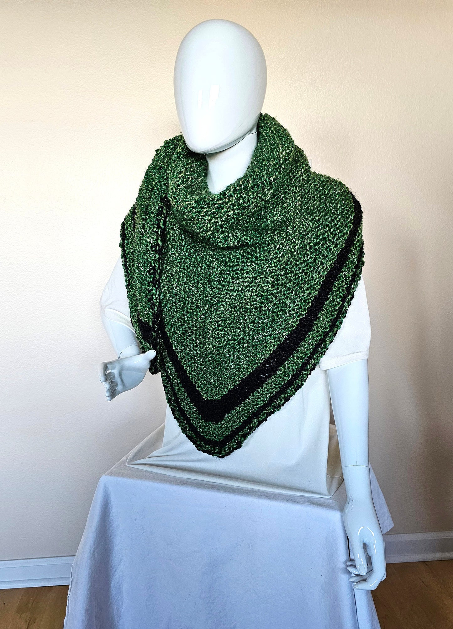 Outlander Wrap. Victorian shawl. Chunky Wrap. Handmade accessory. Textured shawl. Bouclé Wrap. Green Shawl. Oversize Wrap. Gift for her.
