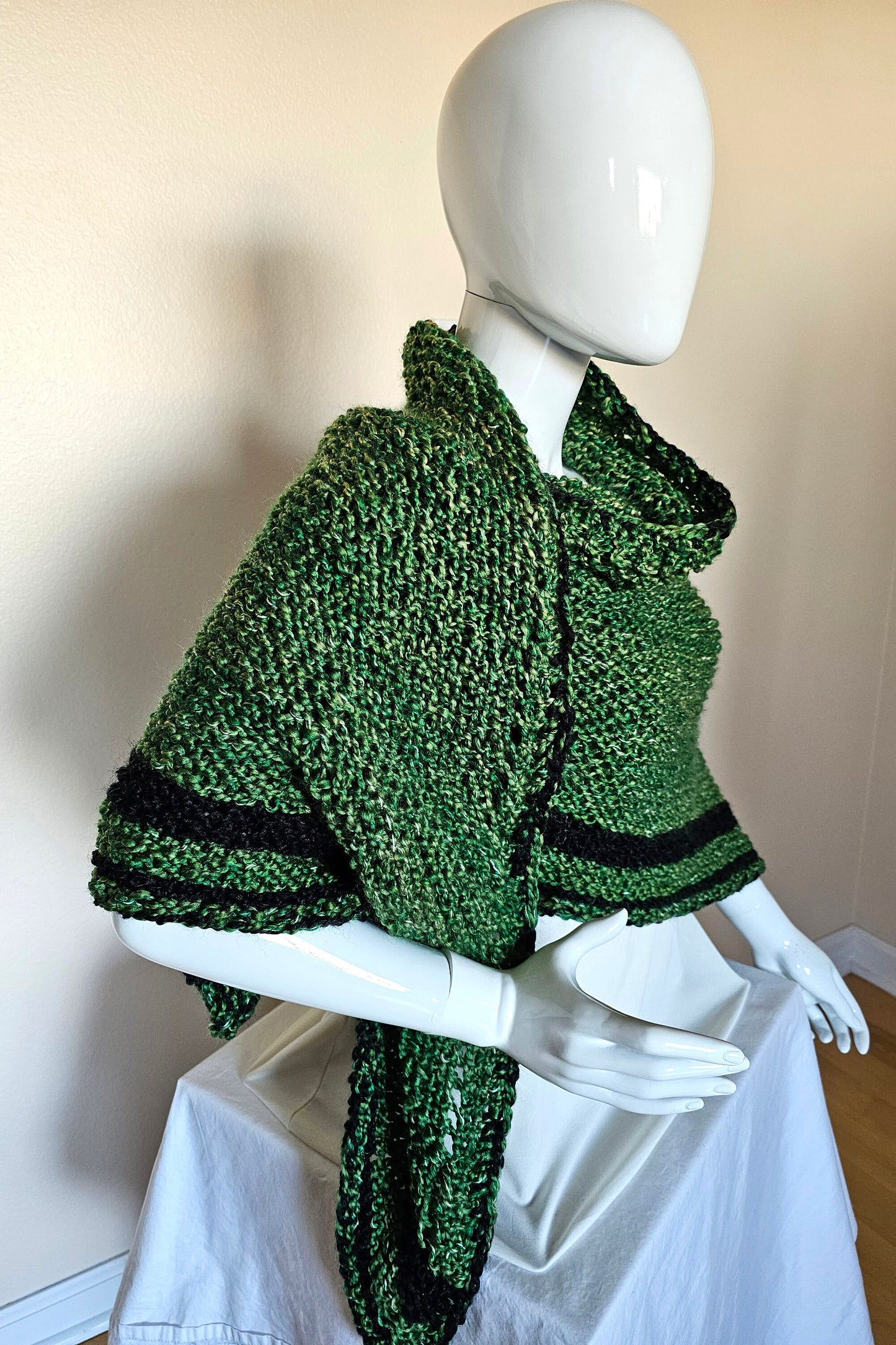 Outlander Wrap. Victorian shawl. Chunky Wrap. Handmade accessory. Textured shawl. Bouclé Wrap. Green Shawl. Oversize Wrap. Gift for her.