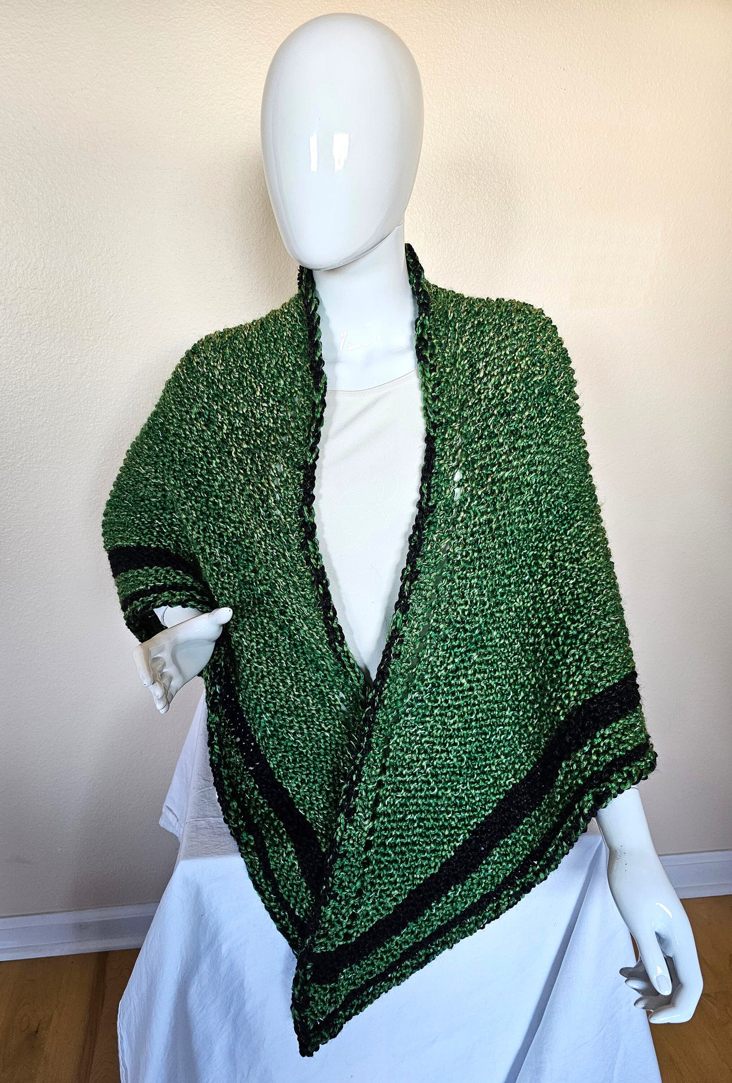 Outlander Wrap. Victorian shawl. Chunky Wrap. Handmade accessory. Textured shawl. Bouclé Wrap. Green Shawl. Oversize Wrap. Gift for her.